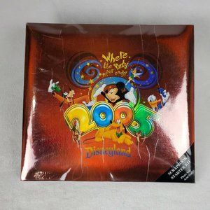 NEW SEALED! Walt Disney World 2005 Scrapbook Album Kit Where The Party Never End